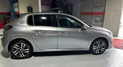 Peugeot 208 2020 - 11500 EUR, 162145 km - AUTO.MOTO.pt - 162145km - foto 6 de 35