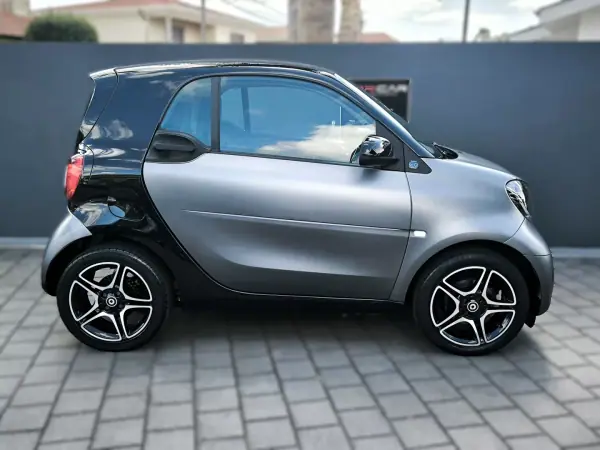 Smart ForTwo Coupé 2021 - 9950 EUR, 102000 km - AUTO.MOTO.pt - 102000km - foto 13 de 32