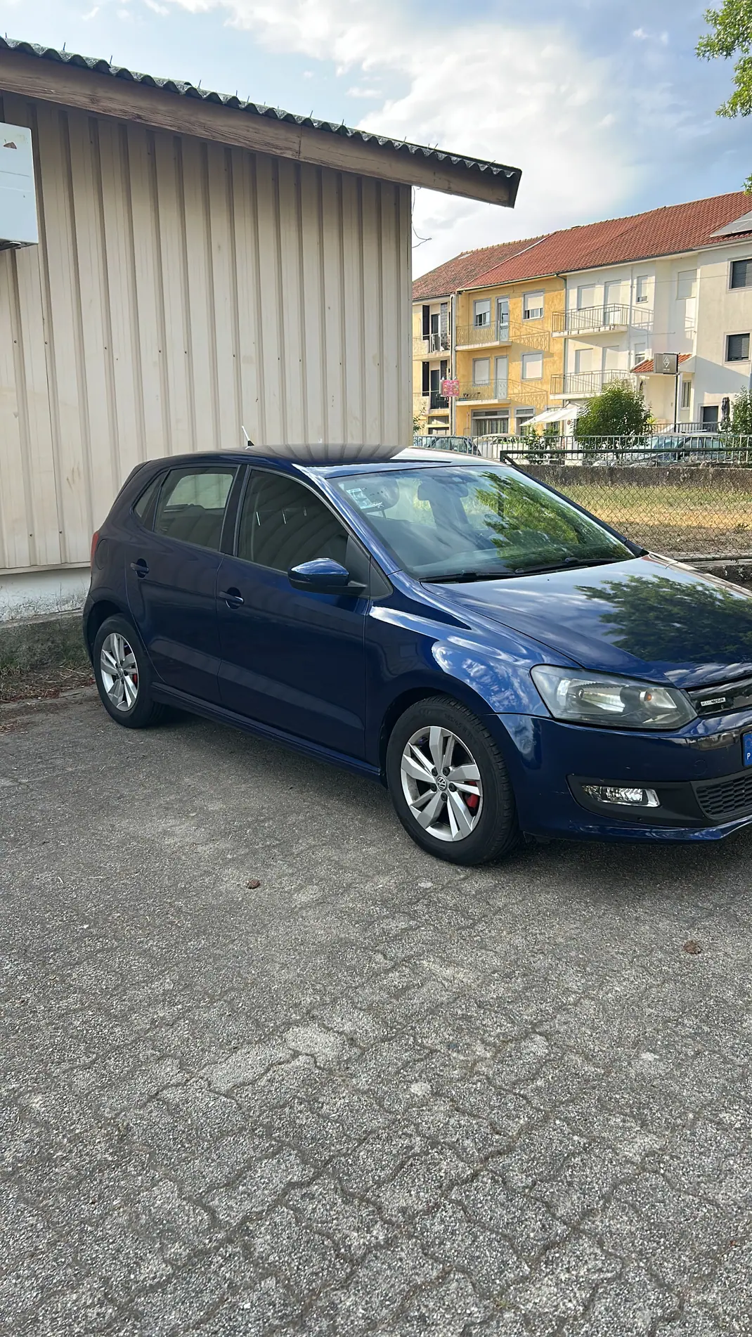 Volkswagen Polo 2012 - 4500 EUR, 212000 km - AUTO.MOTO.pt - 212000km - foto 4 de 9