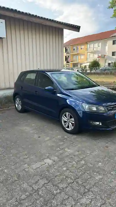 Volkswagen Polo 2012 - 4500 EUR, 212000 km - AUTO.MOTO.pt - 212000km - foto 4 de 9
