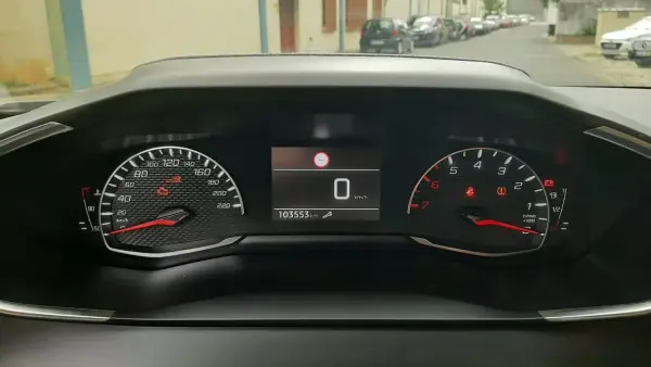 Peugeot 2008 2020 - 13480 EUR, 103553 km - AUTO.MOTO.pt - 103553km - foto 39 de 43