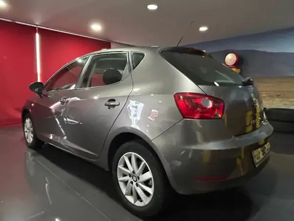 SEAT Ibiza 2017 - 8990 EUR, 267000 km - AUTO.MOTO.pt - 267000km - foto 4 de 16