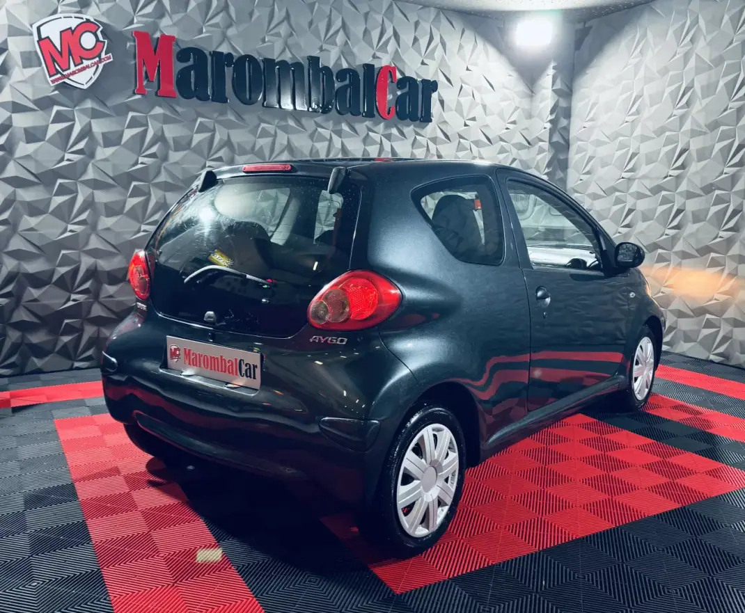 Toyota Aygo 2005 - 3990 EUR, 93218 km - AUTO.MOTO.pt - 93218km - foto 10 de 20