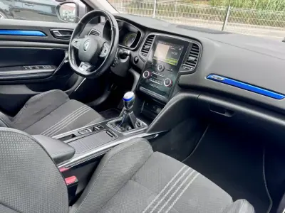 Renault Mégane 2016 - 14750 EUR, 142000 km - AUTO.MOTO.pt - 142000km - foto 14 de 24