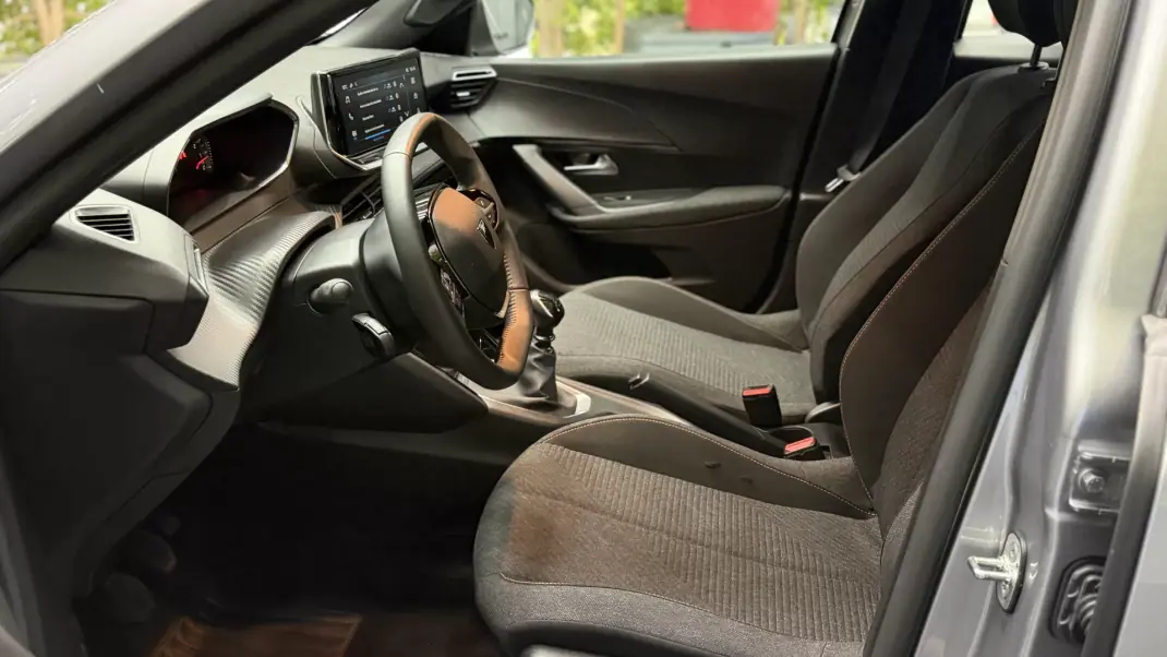Peugeot 2008 2025 - 20900 EUR, 21878 km - AUTO.MOTO.pt - 21878km - foto 13 de 22