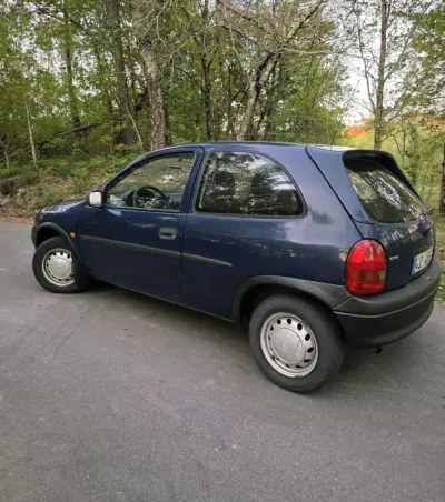 Opel Corsa 1997 - 1500 EUR, 263600 km - AUTO.MOTO.pt - 263600km - foto 11 de 18