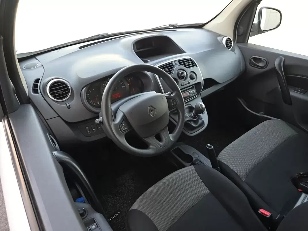 Renault 2021 - 12990 EUR, 90000 km - AUTO.MOTO.pt - 90000km - foto 23 de 25