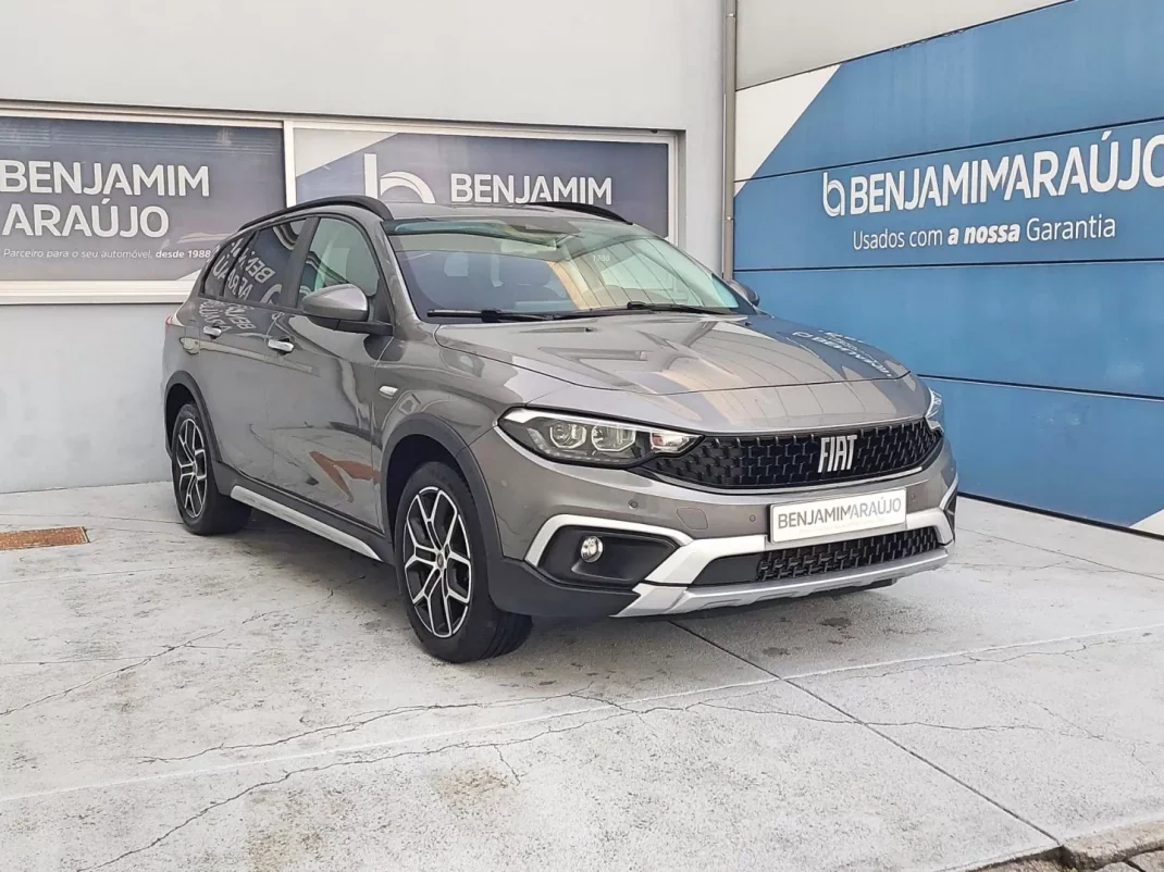 Fiat Tipo Station Wagon Cross 2023 - 19900 EUR, 15112 km - AUTO.MOTO.pt - 15112km - foto 1 de 27