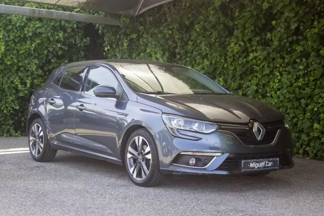 Renault Mégane 2018 - 13250 EUR, 161000 km - AUTO.MOTO.pt - 161000km - foto 1 de 17
