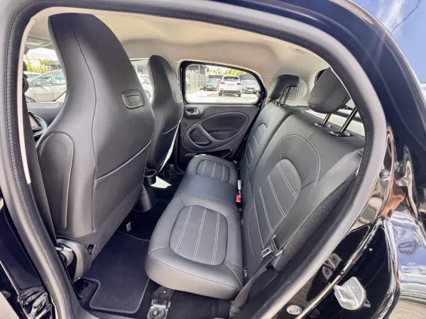 Smart ForFour 2019 - 12990 EUR, 12000 km - 12000km - foto 15 de 17