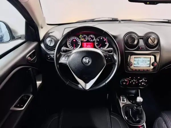 Alfa Romeo MiTo 2016 - 8950 EUR, 104000 km - AUTO.MOTO.pt - 104000km - foto 26 de 55