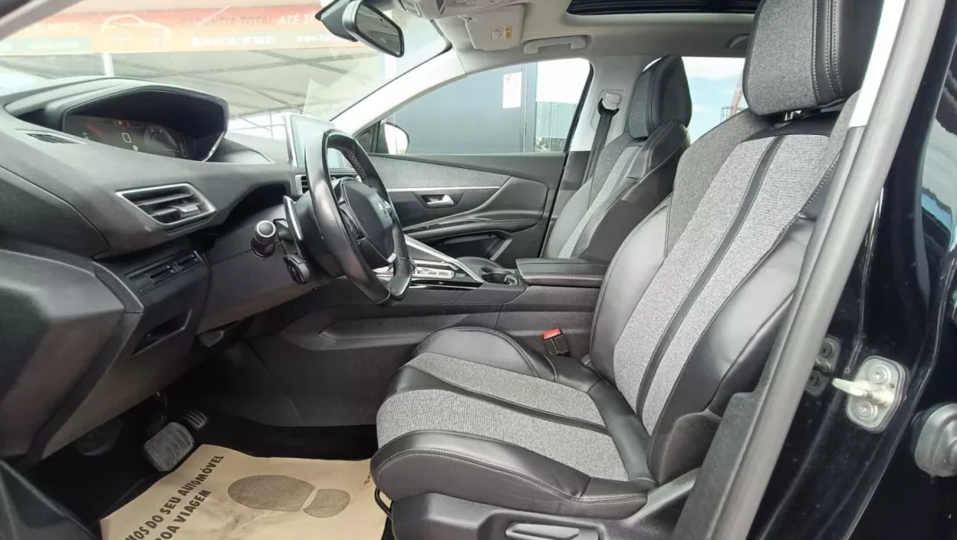 Peugeot 3008 2018 - 20990 EUR, 105000 km - AUTO.MOTO.pt - 105000km - foto 43 de 47
