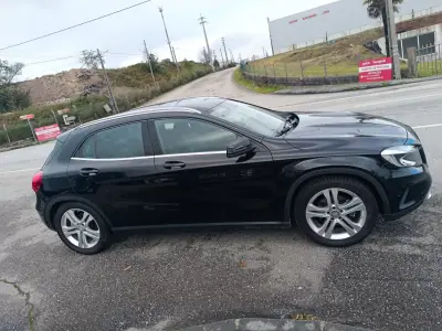 Mercedes-Benz GLA 180 2015 - 22500 EUR, 120000 km - AUTO.MOTO.pt - 120000km - foto 8 de 28