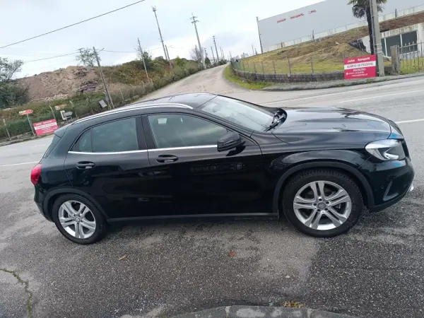 Mercedes-Benz GLA 180 2015 - 22500 EUR, 120000 km - AUTO.MOTO.pt - 120000km - foto 8 de 28