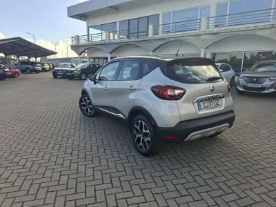 Renault Captur 2018 - 13500 EUR, 113500 km - AUTO.MOTO.pt - 113500km - foto 8 de 29