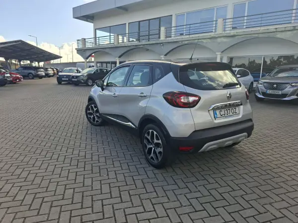 Renault Captur 2018 - 13500 EUR, 113500 km - AUTO.MOTO.pt - 113500km - foto 8 de 29