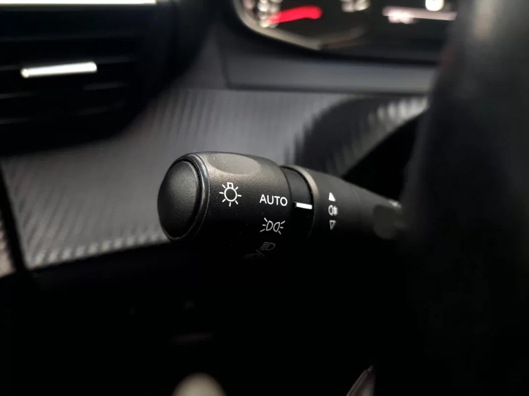 Peugeot 208 2020 - 17900 EUR, 94355 km - AUTO.MOTO.pt - 94355km - foto 16 de 23