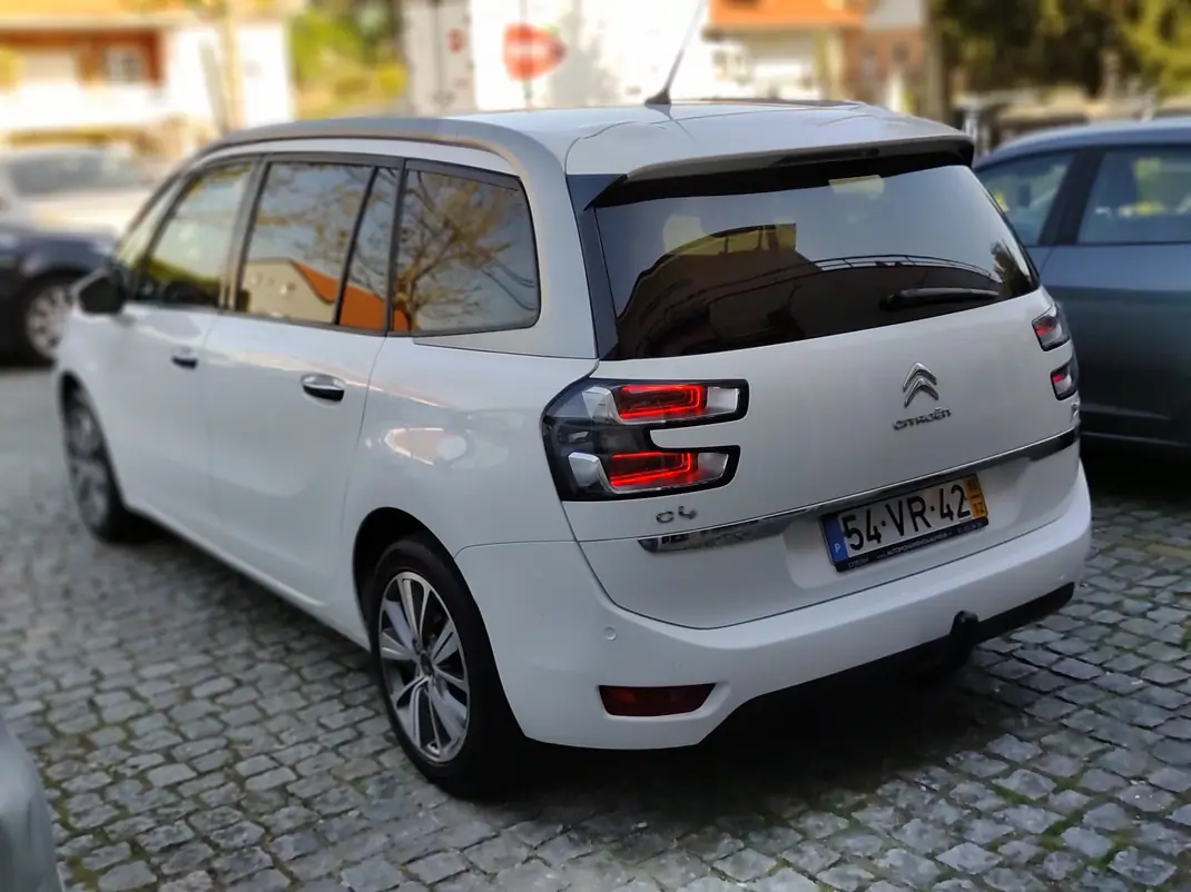 Citroën C4 Grand Picasso 2015 - 10500 EUR, 185000 km - AUTO.MOTO.pt - 185000km - foto 6 de 15