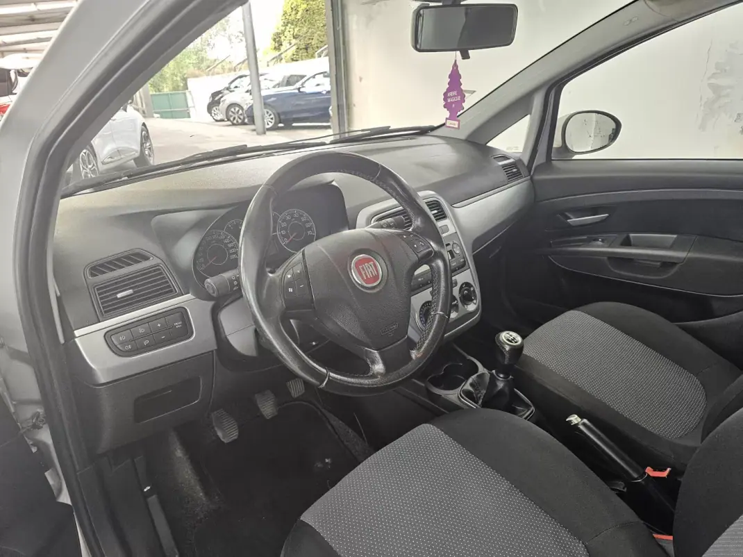Fiat Grande Punto 2010 - 6000 EUR, 161462 km - AUTO.MOTO.pt - 161462km - foto 24 de 35