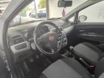 Fiat Grande Punto 2010 - 6000 EUR, 161462 km - AUTO.MOTO.pt - 161462km - foto 24 de 35