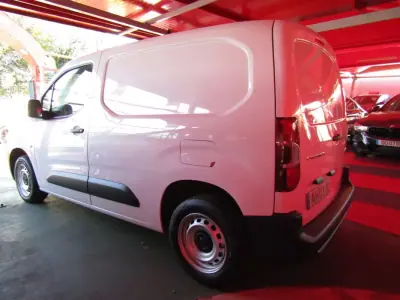 Peugeot Partner 2021 — foto 5 de 14