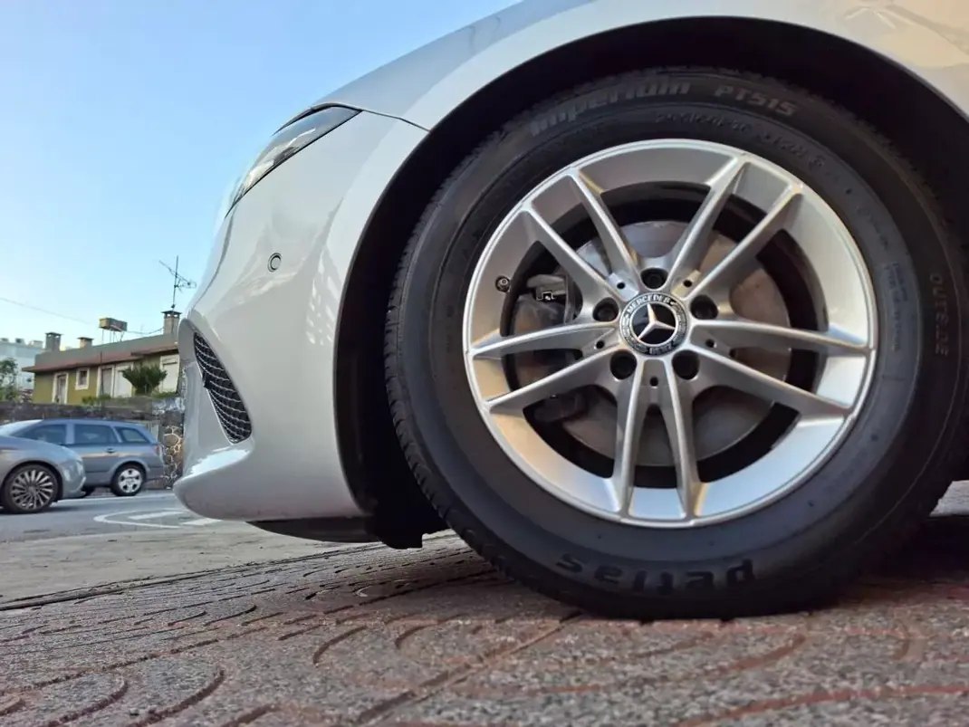 Mercedes-Benz A 200 2018 - 22500 EUR, 77000 km - AUTO.MOTO.pt - 77000km - foto 14 de 37