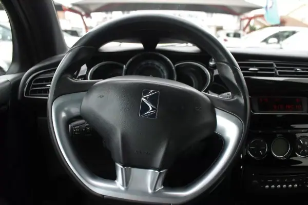 Citroën DS3 2010 - 8500 EUR, 202000 km - AUTO.MOTO.pt - 202000km - foto 15 de 16