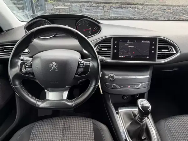Peugeot 308 SW 2020 - 14900 EUR, 76690 km - AUTO.MOTO.pt - 76690km - foto 3 de 12