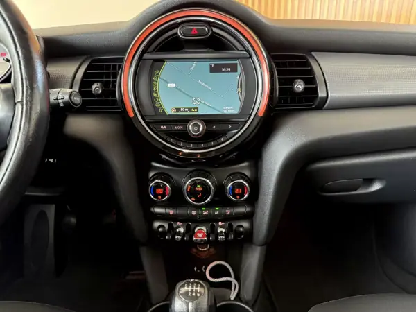 MINI One 2016 - 11900 EUR, 133000 km - AUTO.MOTO.pt - 133000km - foto 50 de 86