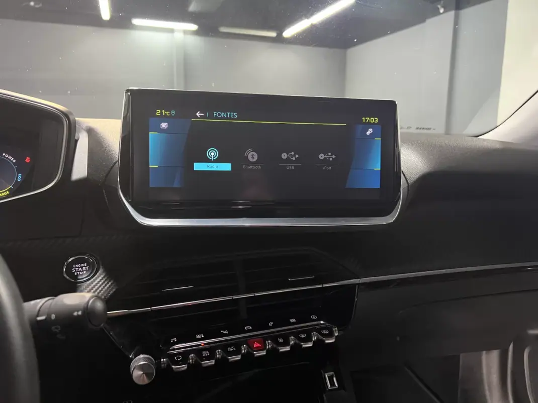 Peugeot e-2008 2020 - 18990 EUR, 50000 km - AUTO.MOTO.pt - 50000km - foto 24 de 51