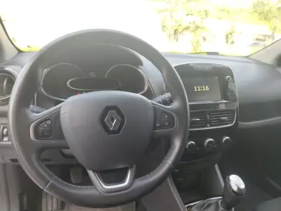 Renault Clio Sport Tourer 2019 - 11990 EUR, 130000 km - AUTO.MOTO.pt - 130000km - foto 6 de 11