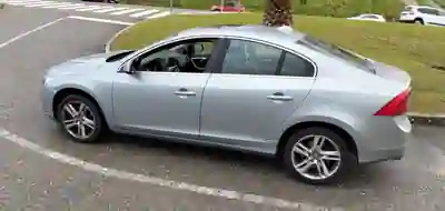 Volvo S60 2014 - 13950 EUR, 222328 km - AUTO.MOTO.pt - 222328km - foto 7 de 16