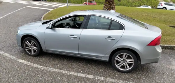 Volvo S60 2014 - 13950 EUR, 222328 km - AUTO.MOTO.pt - 222328km - foto 7 de 16