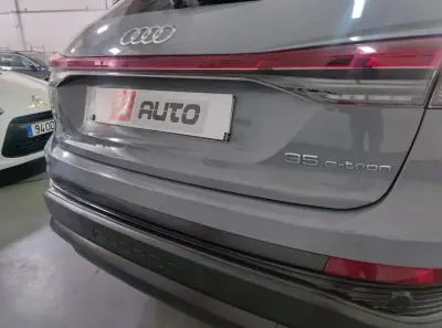 Audi Q4 e-tron 2021 - 27900 EUR, 85105 km - AUTO.MOTO.pt - 85105km - foto 6 de 19