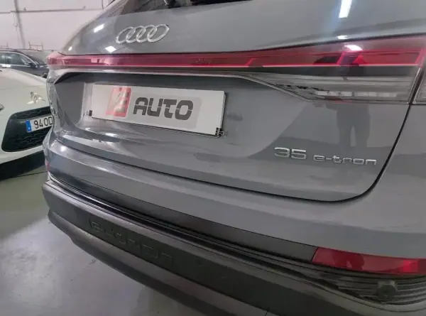Audi Q4 e-tron 2021 - 27900 EUR, 85105 km - AUTO.MOTO.pt - 85105km - foto 6 de 19
