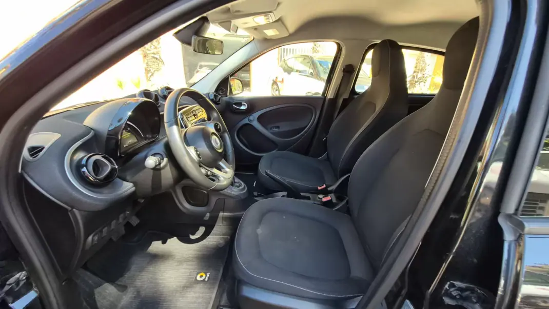 Smart ForFour 2016 - 10980 EUR, 90000 km - AUTO.MOTO.pt - 90000km - foto 9 de 11