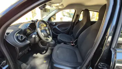 Smart ForFour 2016 - 10980 EUR, 90000 km - AUTO.MOTO.pt - 90000km - foto 9 de 11