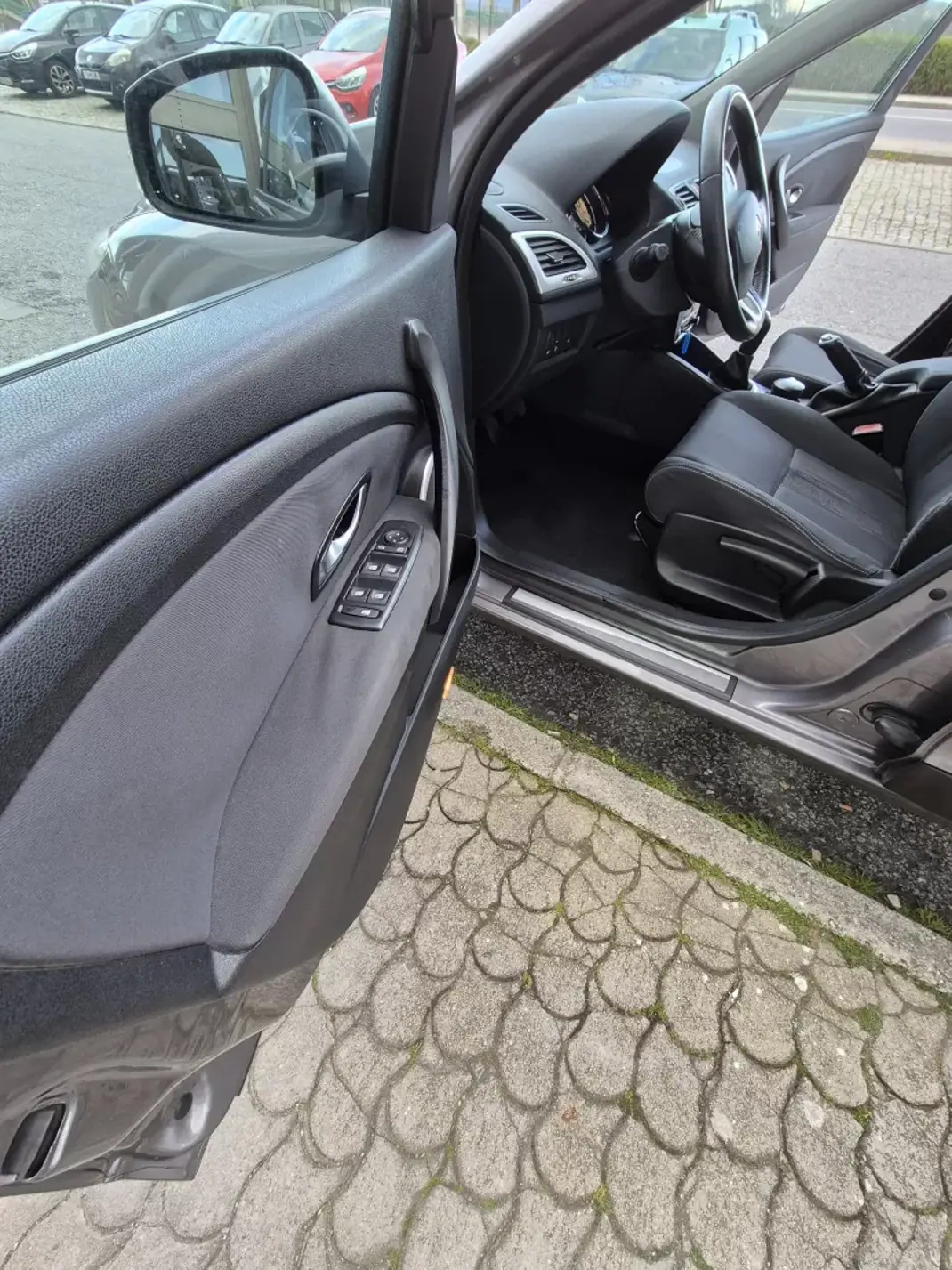 Renault Mégane 2010 - 9950 EUR, 148000 km - AUTO.MOTO.pt - 148000km - foto 17 de 26