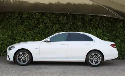Mercedes-Benz E 300 2020 - 35900 EUR, 135000 km - AUTO.MOTO.pt - 135000km - foto 7 de 17
