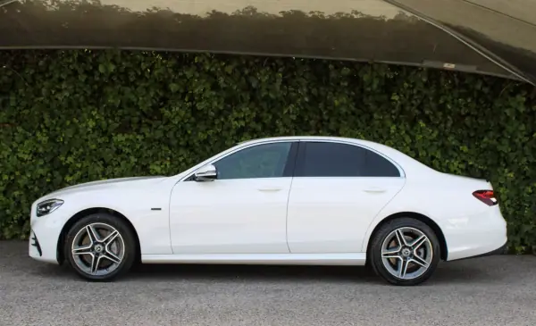 Mercedes-Benz E 300 2020 - 35900 EUR, 135000 km - AUTO.MOTO.pt - 135000km - foto 7 de 17