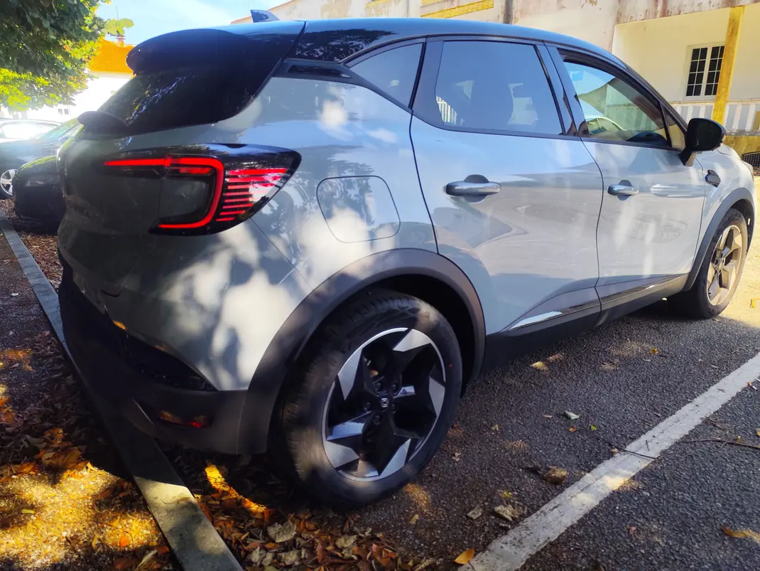 Renault Captur 2024 - 20990 EUR, 38700 km - 38700km - foto 3 de 10