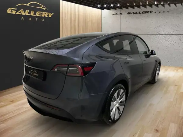 Tesla Model Y 2023 - 32800 EUR, 92000 km - AUTO.MOTO.pt - 92000km - foto 3 de 20