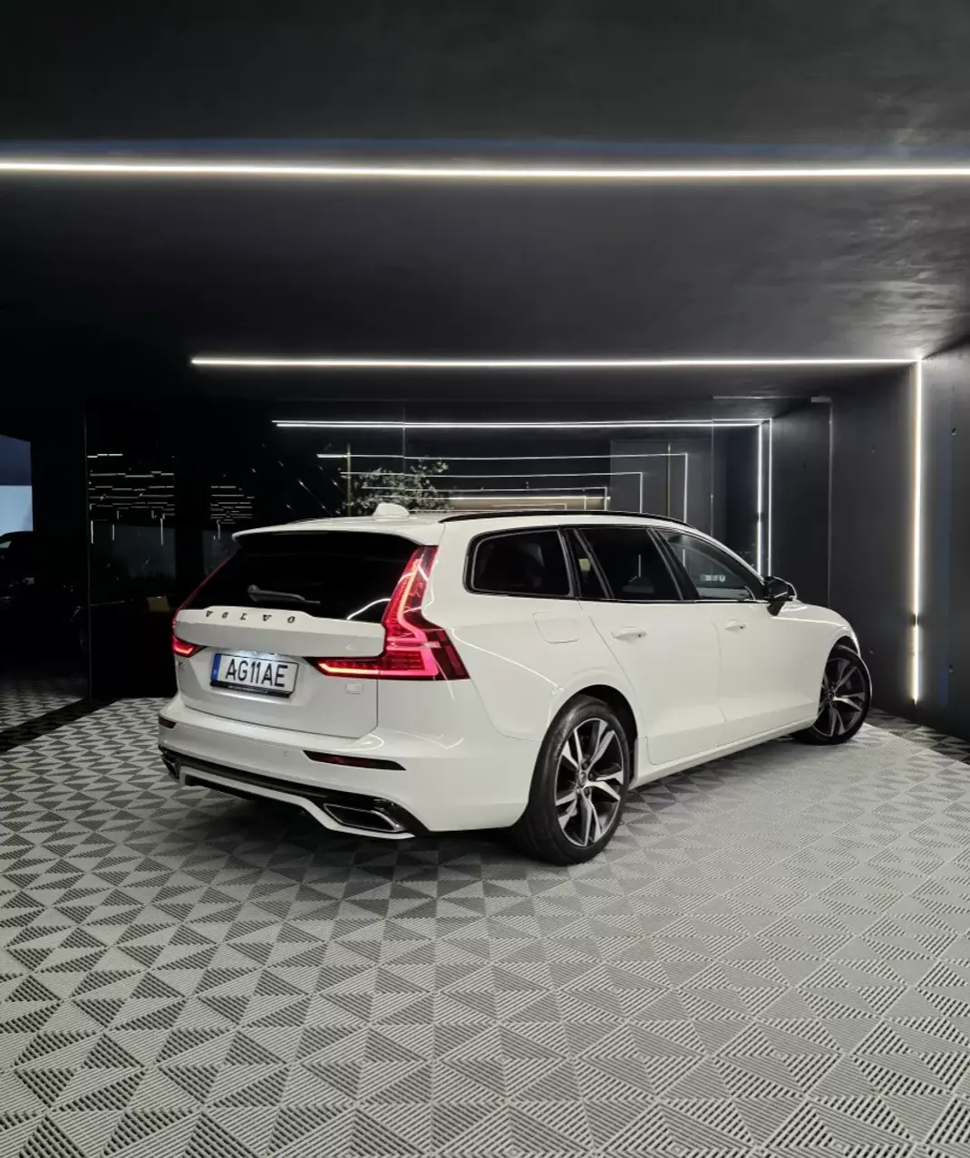 Volvo V60 2021 - 27750 EUR, 129000 km - 129000km - foto 7 de 20