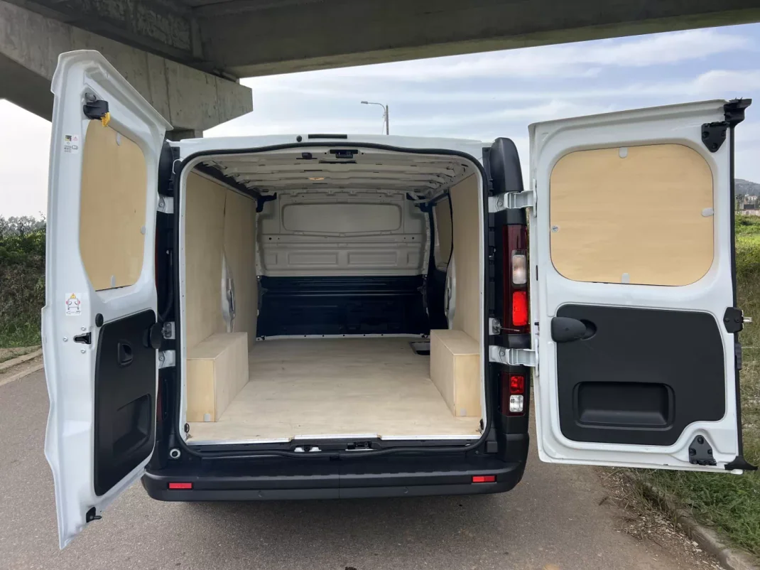 Renault TRAFIC 2.0 BlueDci L2H1 Longa Grand Confort 130 cv GPS 2022 - 21350 EUR, 46000 km - AUTO.MOTO.pt - 46000km - foto 13 de 34