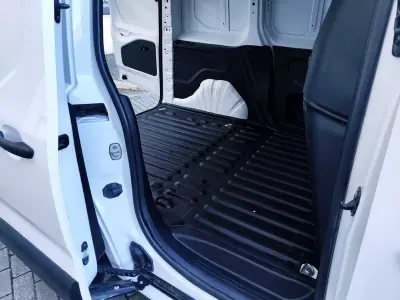 Peugeot Partner 1.6 HDI , 3 Lug. , Iva Dedutivel 2019 - 12480 EUR, 131000 km - AUTO.MOTO.pt - 131000km - foto 16 de 29