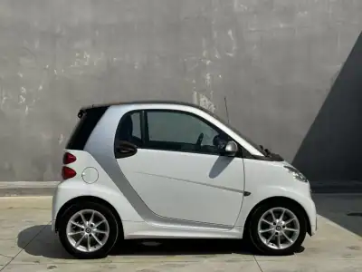 Smart Fortwo Cabrio 2013 - 8550 EUR, 173500 km - AUTO.MOTO.pt - 173500km - foto 8 de 27