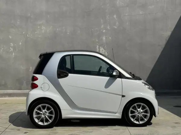 Smart Fortwo Cabrio 2013 - 8550 EUR, 173500 km - AUTO.MOTO.pt - 173500km - foto 8 de 27