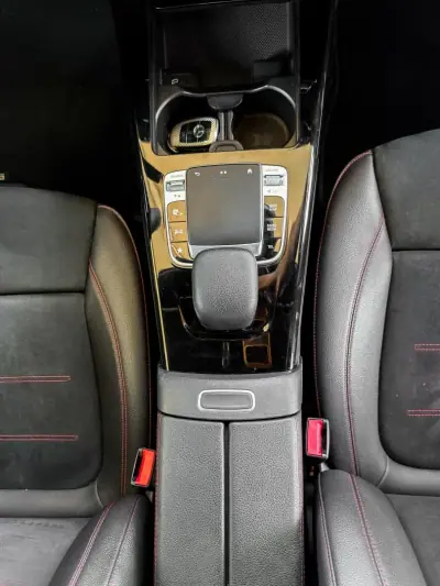 Mercedes-Benz A 180 2018 - 23500 EUR, 102000 km - AUTO.MOTO.pt - 102000km - foto 12 de 19