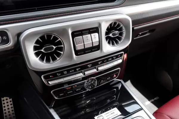 Mercedes-Benz G 63 AMG 2020 - 300000 EUR, 12467 km - AUTO.MOTO.pt - 12467km - foto 13 de 20