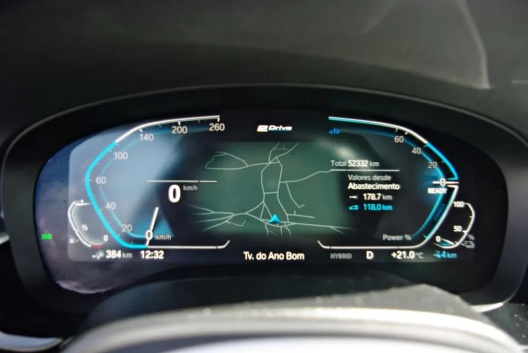 BMW 530e 2022 - 44900 EUR, 52332 km - AUTO.MOTO.pt - 52332km - foto 33 de 46